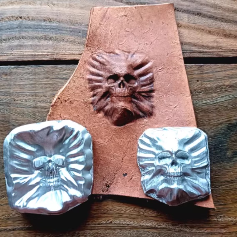 3D Mini Skull Head Leather Sta - огляд і ціна Resin Art Logo